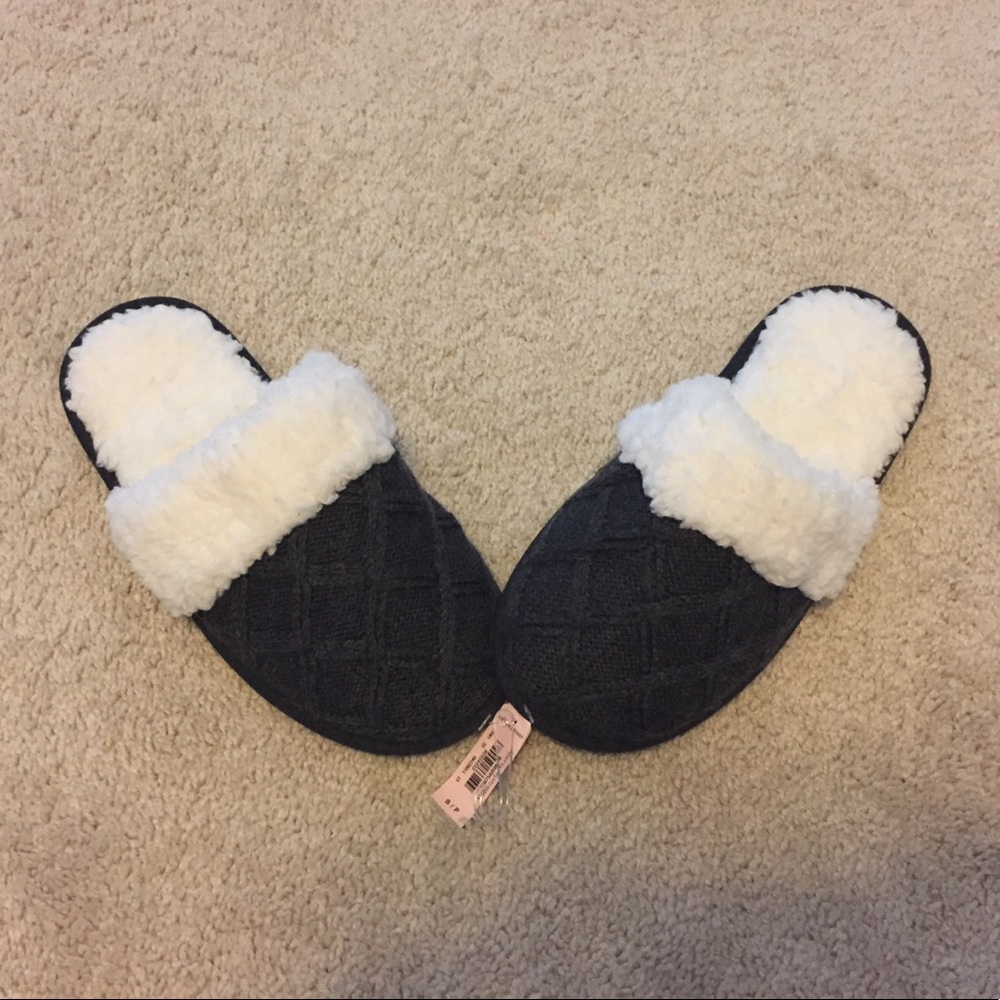 Victoria’s Secret NWT Slippers Gray With White Fur